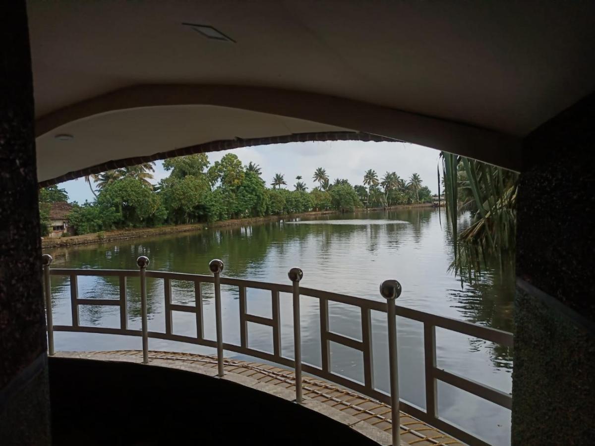 Beach Paradise Day Cruise Houseboat Alappuzha Eksteriør billede